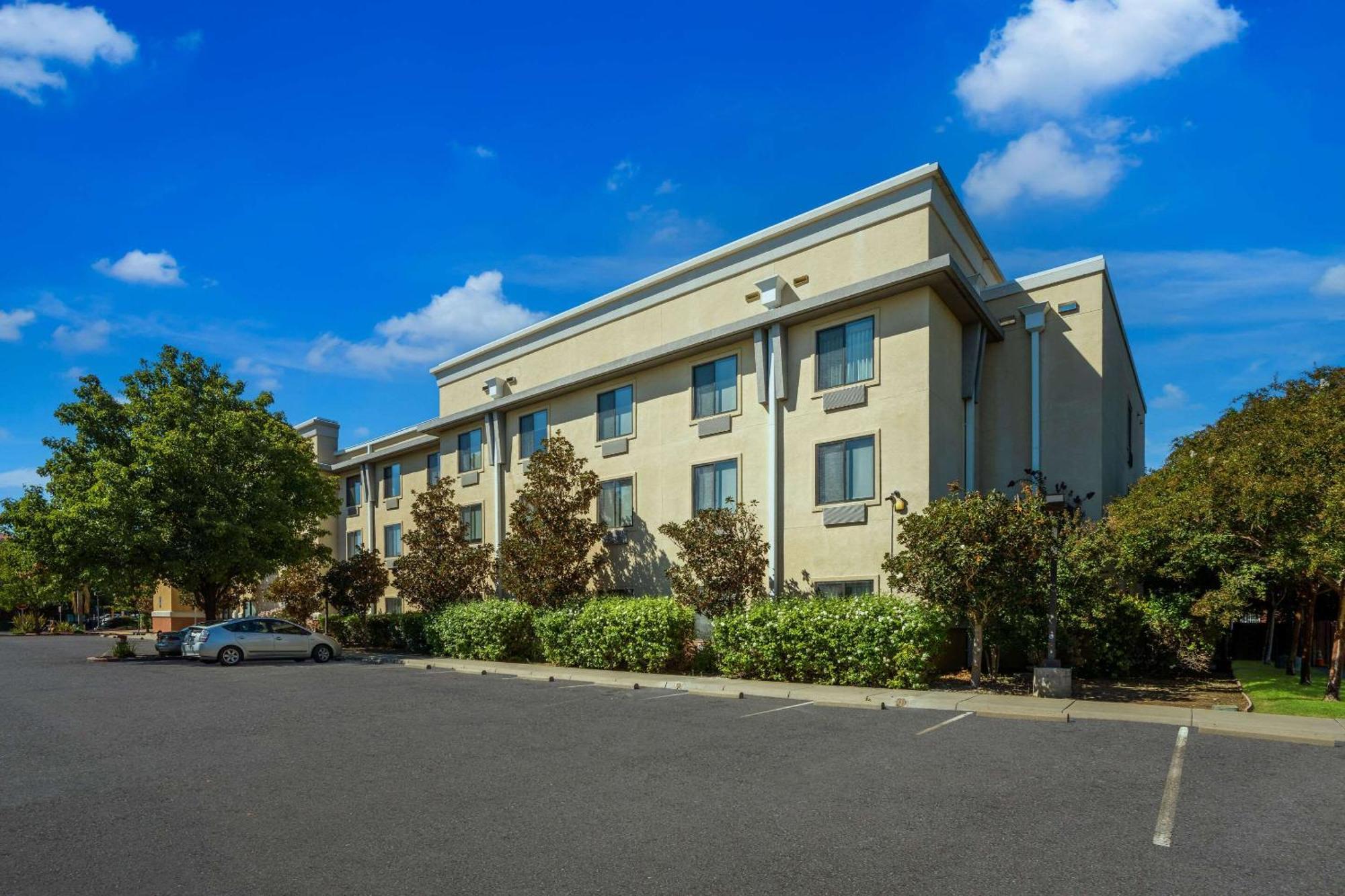 Comfort Suites Vacaville-Napa Valley Area Eksteriør billede